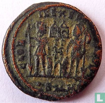 Kleinfollis AE3 Empire romain Cyzique de l'empereur Constantin le Grand 330-335 AD. - Image 1