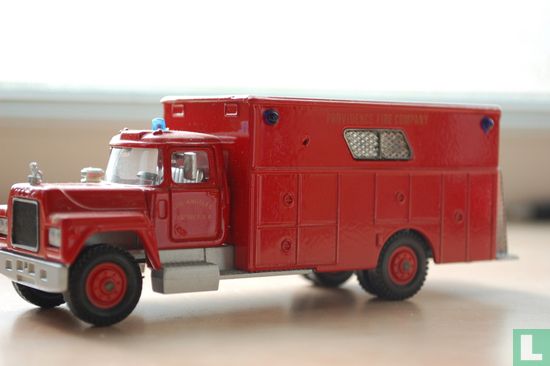 Mack rescue truck - Afbeelding 1