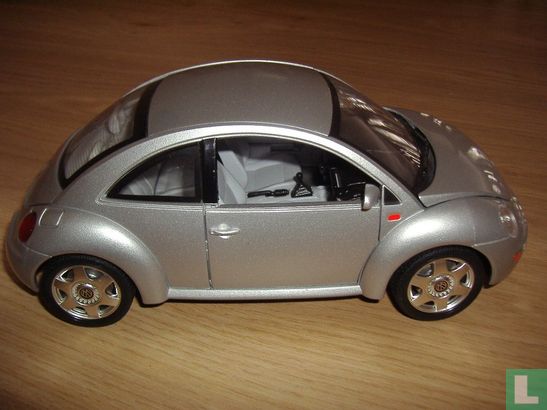 Volkswagen New Beetle - Image 3