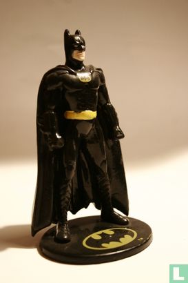 Batman: Standing on pedestal