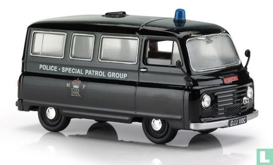 Morris J2 Minibus 'Metropolitan Police SPG' 