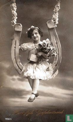 Hartelijk Gefeliciteerd meisje in schommel van hoefijzer 1920