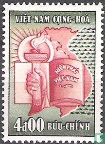 Hand met fakkel, wetboek en kaart Vietnam