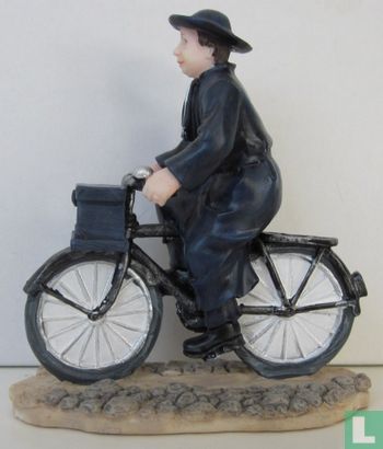 pastoor op fiets - Afbeelding 2