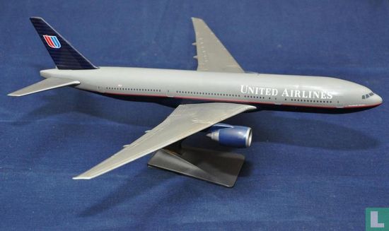 United - 777-200 (01)