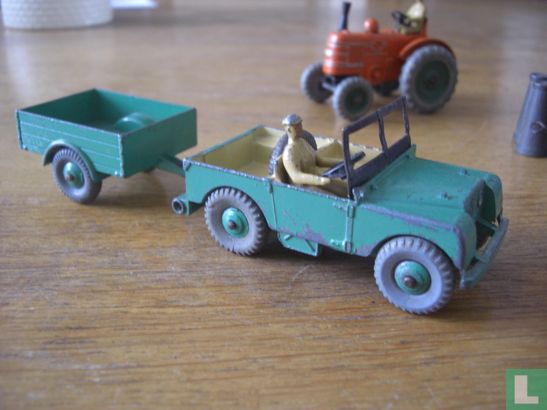 Land Rover + Trailer - Image 1