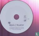 Hunter (radio edit)/all is full of love (in love with:funkstorung-  remix)/hunter-mu-ziq-remix) - Afbeelding 2