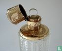 Geslepen Kristallen parfumfles met gouden dop - Afbeelding 3