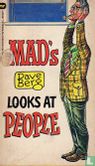 Mad's Dave Berg looks at People  - Afbeelding 1