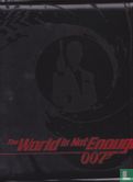 The World is not enough binder - Afbeelding 1
