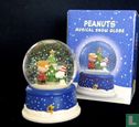 Peanuts musical snow globe - Image 1
