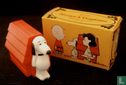 Snoopy and doghouse non-tear shampoo - Image 1