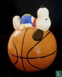 Snoopy on Basketball (Sport Ball Series) - Afbeelding 2