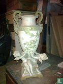 1900 Porcelain Figural Vase with 2 Cherubs - Afbeelding 3