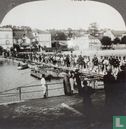 French troops crossing the Marne by pontoon bridge.  - Bild 2