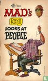 Mad's Dave Berg looks at People - Afbeelding 1