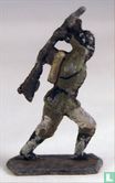 Soldat battant avec fusil - Image 2