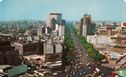 El Paseo de la Reforma y sus modernos edificios - Afbeelding 1