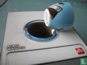 Espresso Kop en schotel - Norma Jeane - International Flight washing machine - Limited edition - Illy - Afbeelding 3