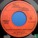Danger heartbreak dead ahead - Image 1