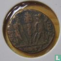 Empire romain AE4 d'empereur Constantius II, 337-341 ap. J.-C. - Image 1