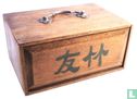 Mah Jongg Chad Valley Lichtbruine houten lage 5-laden doos met schuiffront met twee karakters - Afbeelding 1