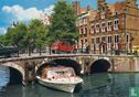 Amsterdam, O.Z. Voorburgwal met Huis aan de drie grachten - Image 1