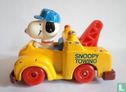 Snoopy in takelwagen - Afbeelding 1