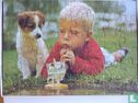 Jongen met hond en bootje - Afbeelding 2