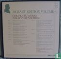 Mozart Edition 06: Complete Works For Windensemble - Bild 2