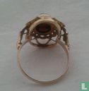 Een 14-karaat antieke ring. - Image 3
