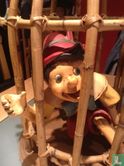 Pinokkio met krekeltje in de kooi - Afbeelding 2