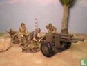 WWII 105 mm howitzer and crew  - Image 3