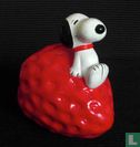 Snoopy on strawberry  (Fruit Series) - Afbeelding 1