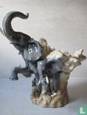 Franz porcelein.Decoratieve pot in de vorm van olifanten. - Afbeelding 1