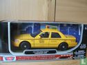 Ford Crown Victoria Checker Cab - Afbeelding 2
