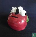 Snoopy on Appel (Fruit series) - Image 1