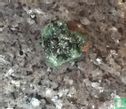 Malachietkristallen op rots - Image 2