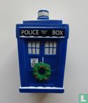 Tardis 10th Doctor Christmas Variant Titans Vinyl Figure - Afbeelding 1