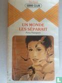 Un monde les séparait