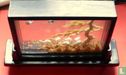 Chinees  landschap met Kraanvogels in kurk in glas Diorama   - Afbeelding 1