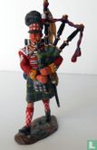 92ND Bagpiper Marching - Afbeelding 1