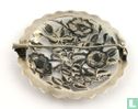 Zilveren Broche, Versierd Met Afbeelding Van Bloemen - Image 2