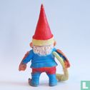 Gnome avec des bottes de bâton [gardien] bleu de hockey sur glace - Image 2