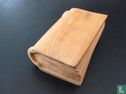 Handgesneden houten boek