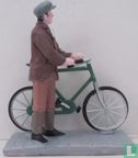 Homme à côté de vélo pour hommes - Image 3