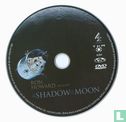 In the Shadow of the Moon - Afbeelding 3
