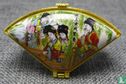 China  4 Woman Under Willow Jewelry Pearls Porcelain Box  2016 - Afbeelding 1