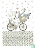 bruidspaar op fiets (9615) - Image 1