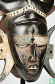 A mask with large buffalo horns from the Jimini People - Afbeelding 2